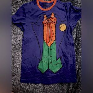 Under Roos size  small shirt